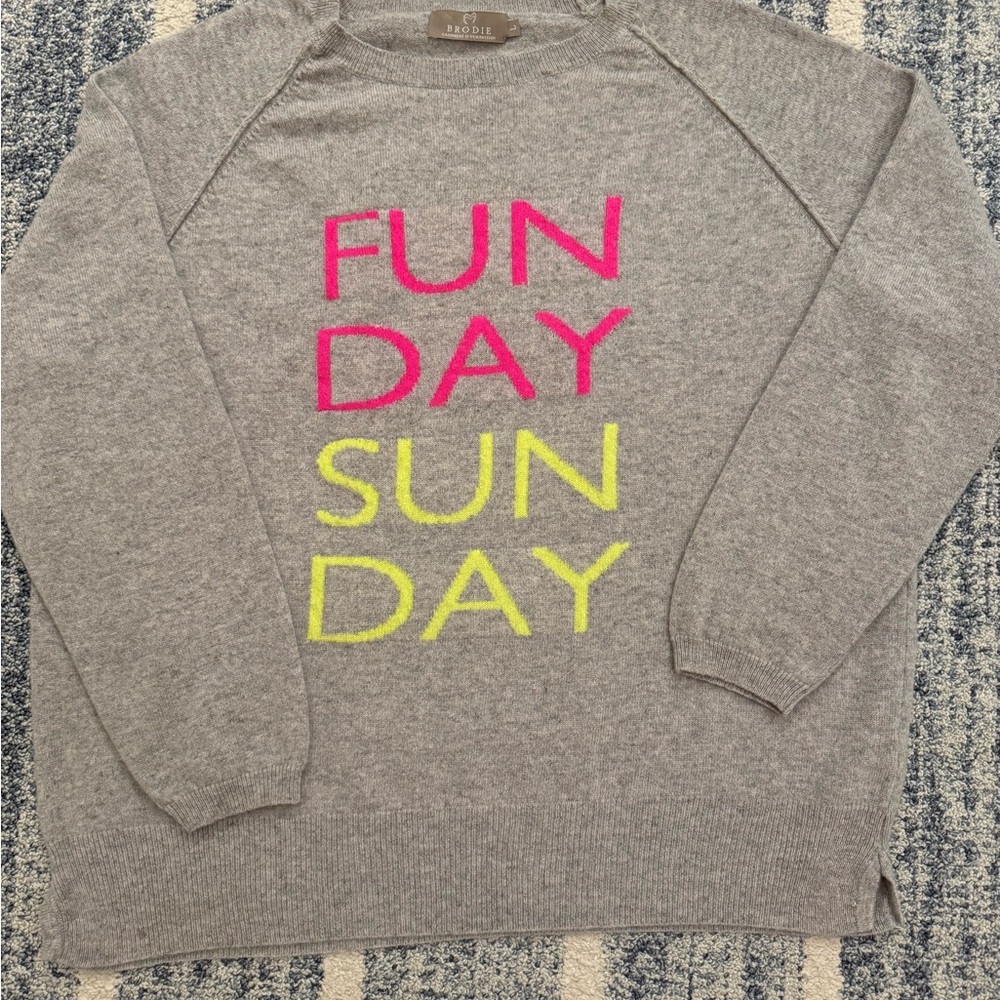 Cashmere Brodie EUC L Gray Fun Day Sun Day